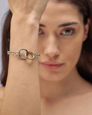 🤍 Dva kruhy, jeden príbeh 🤍 Náramok Brosway Aura se spája eleganciu a symboliku. Prepojené kruhy predstavujú blízkosť,...